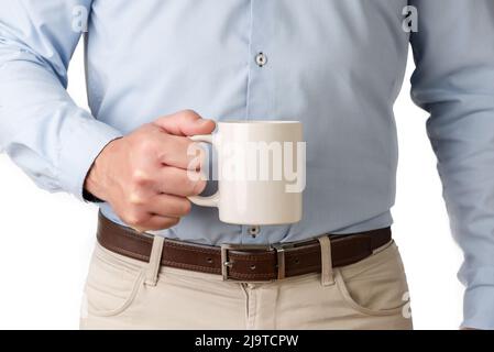 Maquette d'un homme tenant une tasse dans laquelle vous pouvez inclure du texte, des messages, de la publicité, des félicitations ou des phrases de motivation Banque D'Images