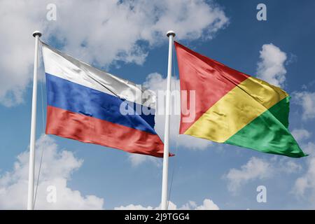 Russie et République du Congo deux drapeaux sur les mâts et fond bleu ciel nuageux Banque D'Images