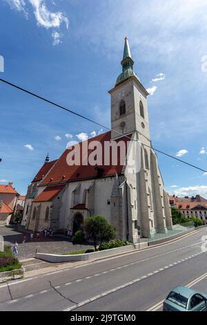 Bratislava, Slovaquie - 05 21 2022 : la cathédrale Saint-Martin de Bratislava par temps ensoleillé. Banque D'Images