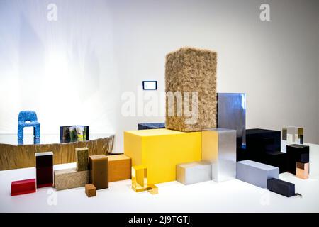 2022-05-25 10:50:40 AMSTERDAM - dérive de l'art à l'exposition de conception sur la durabilité dans le Musée Stedelijk. Quatre-vingts designers du monde entier ont contribué à l'exposition It's our F*** ing Backyard. ANP RAMON VAN FLYMEN pays-bas sortie - belgique sortie Banque D'Images