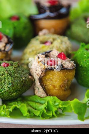 Cuisine géorgienne pkhali sur une assiette. Mise au point sélective. Banque D'Images