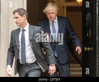 Londres, Royaume-Uni. 25th mai 2022. Boris Johnson, député, Premier ministre, quitte 10 Downing Street pour les PMQ le jour de la publication du rapport de Partygate crédit: Ian Davidson/Alay Live News Banque D'Images