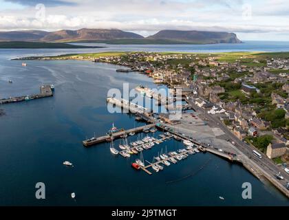 Vue aérienne du port de Stromness, Stromness, Orkney, Écosse. Banque D'Images