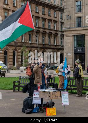 Glasgow, Écosse. ROYAUME-UNI. 7th mai 2022 : une manifestation Halte à la guerre en Ukraine sur la place George. Banque D'Images