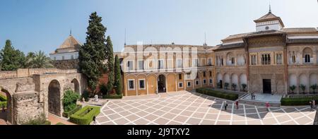 Royal Alcázar de Séville, un complexe palatial fortifié dans différentes étapes historiques. Banque D'Images