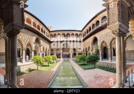 Royal Alcázar de Séville, un complexe palatial fortifié dans différentes étapes historiques. Banque D'Images