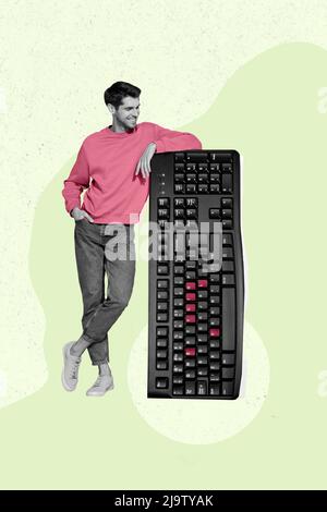 Image verticale de collage créatif de la personne positive Lean look énorme clavier noir blanc filtre Banque D'Images