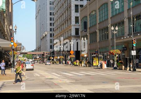 Chicago, Illinois, États-Unis - 16 août 2014 : rue de l'État dans le centre-ville de Chicago. Banque D'Images