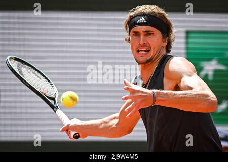 Paris, France. 25th mai 2022. Alexander ZVEREV d'Allemagne pendant le quatrième jour de Roland-Garros 2022, French Open 2022, tournoi de tennis Grand Slam le 25 mai 2022 au stade Roland-Garros à Paris, France - photo: Matthieu Mirville/DPPI/LiveMedia crédit: Agence photo indépendante/Alay Live News Banque D'Images