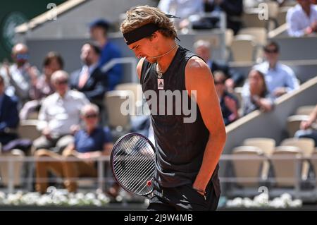 Paris, France. 25th mai 2022. Alexander ZVEREV d'Allemagne pendant le quatrième jour de Roland-Garros 2022, French Open 2022, tournoi de tennis Grand Slam le 25 mai 2022 au stade Roland-Garros à Paris, France - photo: Matthieu Mirville/DPPI/LiveMedia crédit: Agence photo indépendante/Alay Live News Banque D'Images