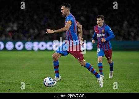 Sydney, Australie. 25th mai 2022 ; Stade Accor, Parc olympique de Sydney, Sydney, Australie ; Football amical post-saison, A-League All Stars versus FC Barcelone: Sergio Busquets de Barcelone court avec le ballon Credit: Action plus Sports Images/Alay Live News Credit: Action plus Sports Images/Alay Live News Banque D'Images