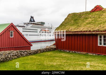 Le ferry de Smyril Line Norröna est amarré dans le port de Tórshavn, sur les îles Féroé Banque D'Images