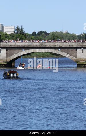 Torche olympique 2012 Royaume-Uni. Vol de la flamme olympique britannique 2012 à Londres. La flamme olympique à Coleraine, Irlande du Nord, Royaume-Uni 04 juin 2012. Banque D'Images