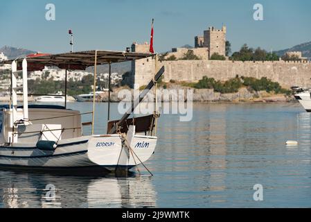 Bodrum, Turquie. 21st avril 2022. Un bateau de pêche nommé Bodrum dans le port de Bodrum, une station touristique turque populaire avec une forteresse médiévale et un littoral spectaculaire, la Turquie occidentale. (Image de crédit : © John Wreford/SOPA Images via ZUMA Press Wire) Banque D'Images