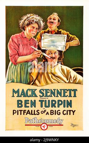 Ben Turpin film silencieux, comédie - Mack Sennet - les pièges d'une grande ville (Pathé, 1923) Banque D'Images