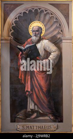 BARI, ITALIE - 3 MARS 2022 : la fresque de Saint Matthieu l'évangéliste de l'église Chiesa San Ferdinando par Nicola Colonna (1862 -1948). Banque D'Images