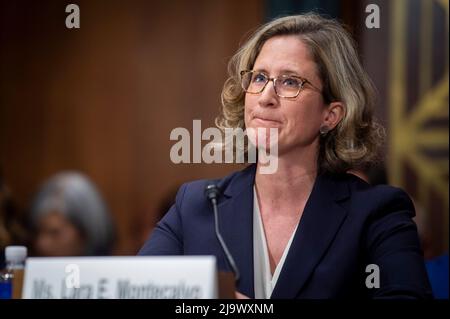 Lara E. Montecalvo comparaît devant une audience de la Commission du Sénat sur le pouvoir judiciaire pour sa nomination au poste de juge du circuit des États-Unis pour le premier circuit, dans l'immeuble du bureau du Sénat Dirksen à Washington, DC, le mercredi 25 mai 2022. Crédit : Rod Lamkey/CNP/MediaPunch Banque D'Images