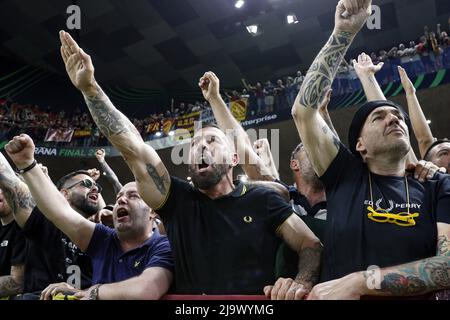 Tirana, Albanie. 25th mai 2022. TIRANA - EN TANT que Roma Supporters lors du match final de la Ligue des conférences de l'UEFA entre AS Roma et Feyenoord à l'Arena Kombetare le 25 mai 2022 à Tirana, Albanie. ANP MAURICE VAN STEEN crédit: ANP/Alamy Live News Banque D'Images