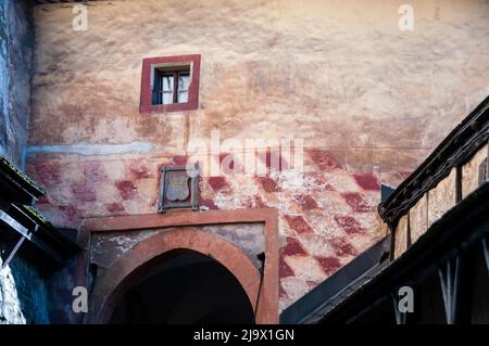 Porte d'entrée du piège du château d'Ovara à Oravsky Podzamok, Slovaquie. Banque D'Images