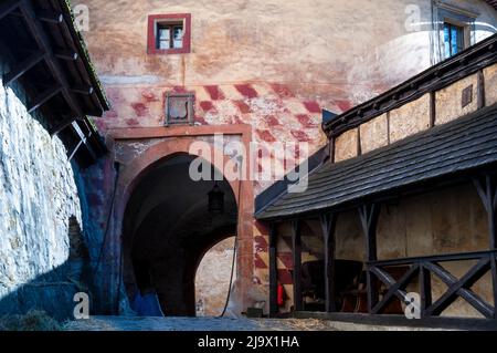 Porte d'entrée du piège du château d'Ovara à Oravsky Podzamok, Slovaquie. Banque D'Images