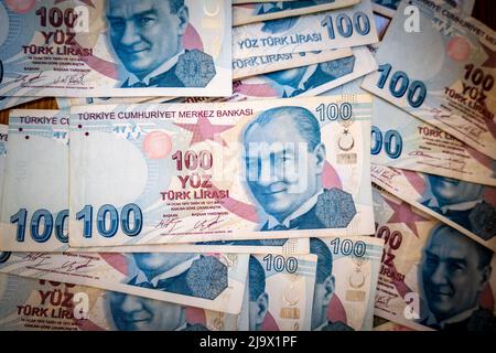 Gros plan sur les billets de la livre turque. Image conceptuelle pour la monnaie turque Lira, économie turque, inflation, commerce, politique Banque D'Images