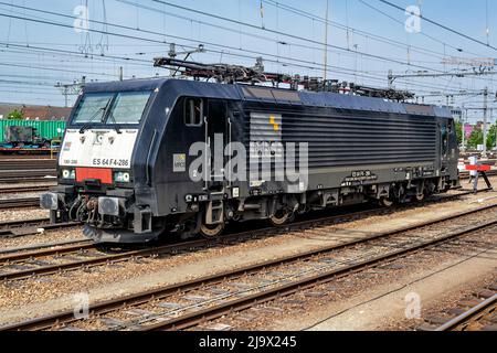 Mitsui Rail Capital Europe Siemens ES 64 F4 locomotive électrique de fret Banque D'Images