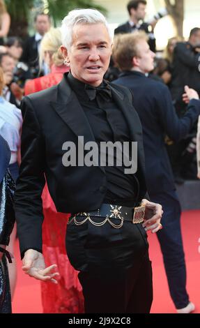 Cannes, France. 25th mai 2022. Le réalisateur australien Baz Luhrman assiste à la première d'Elvis au Palais des Festivals au Festival de Cannes 75th, en France, le mercredi 25 mai 2022. Photo de Rune Hellestad/ Credit: UPI/Alay Live News Banque D'Images