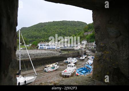 20.05.2022 : Lynmouth Harbour, Devon, Angleterre, Royaume-Uni. Lynmouth sur la côte nord de Devon. Port de Lynmouth dans le parc national d'Exmoor. Banque D'Images