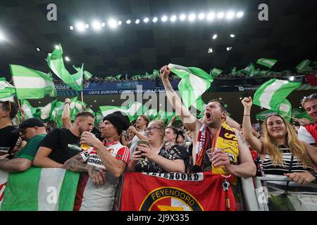 Tirana, Albanie. 25th mai 2022. Les supporters de Feyenoord avant le match final de la Ligue des conférences de l'UEFA entre AS Roma et Feyenoord à l'Arena Kombetare, Tirana, Albanie, le 25 mai 2022. Credit: Giuseppe Maffia/Alay Live News Banque D'Images