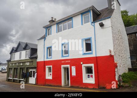 13.05.2022 Tobermory, île de Mull, Écosse, Royaume-Uni. Bureau de poste de Tobermory. Le bureau de poste a récemment été réaménagé le long de la rue principale vers la TH Banque D'Images
