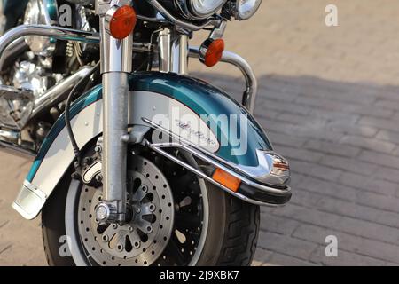 Castellon, Espagne-21 mai 2022 : motos rétro garées sur le parking de motos. Meetingof Bikers avant un voyage de rejoindre la rue de la ville. Banque D'Images