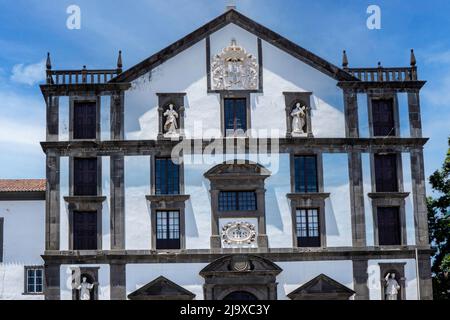 Collège de St Jean l'Église évangéliste de Funchal, Madère. Une église jésuite construite en 1700s. Banque D'Images