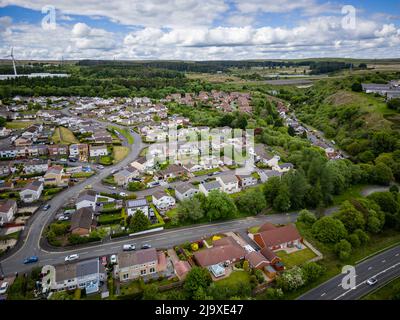 Vue aérienne de la ville d'Ebbw Vale, dans les vallées galloises, au début de l'été Banque D'Images