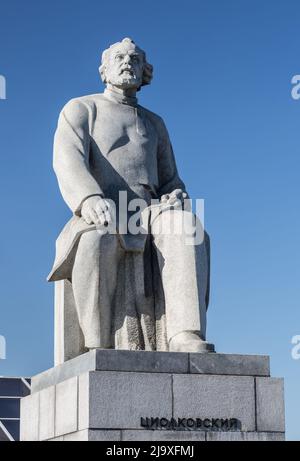 Moscou, Russie - 31 mai 2016 : monument à la statue de Konstantin Tsiolkovsky, précurseur de l'astronautique Banque D'Images