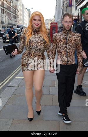 Alyssa, mémoires d'une reine - Gala performance au Vaudeville Theatre, The Strand, Londres - arrivées avec: Cheryl Hole où: Londres, Royaume-Uni quand: 10 juin 2021 crédit: Mario Mitsis/WENN Banque D'Images