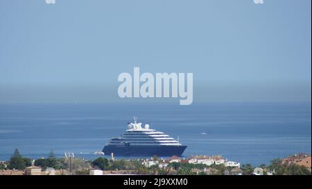 Vue sur la mer et yacht depuis la terrasse Banque D'Images