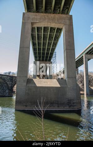 Ponts jumeaux au-dessus de la rivière Schuylkill, Philadelphie, Pennsylvanie Banque D'Images