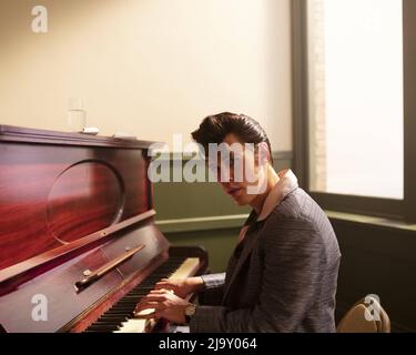 DATE DE SORTIE : le 24 juin 2022. TITRE : Elvis. STUDIO: Roadshow Entertainment. DIRECTEUR: Baz Luhrmann. TERRAIN : un regard sur la vie de la légendaire star du rock and roll, Elvis Presley. AVEC: AUSTIN BUTLER comme Elvis. (Image de crédit : © Roadshow Entertainment/Entertainment Pictures) Banque D'Images