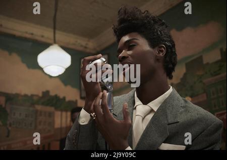 DATE DE SORTIE : le 24 juin 2022. TITRE : Elvis. STUDIO: Roadshow Entertainment. DIRECTEUR: Baz Luhrmann. TERRAIN : un regard sur la vie de la légendaire star du rock and roll, Elvis Presley. AVEC: ALTON MASON comme petit Richard. (Image de crédit : © Roadshow Entertainment/Entertainment Pictures) Banque D'Images