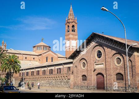 Bâtiment en brique ancienne de l'église notre-Dame du Rosaire à Asmara Banque D'Images