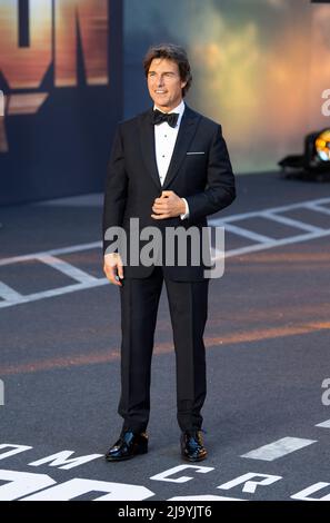 Tom Cruise participe à la performance du film Royal « Top Gun: Maverick » à Leicester Square le 19 mai 2022 à Londres, en Angleterre. Banque D'Images