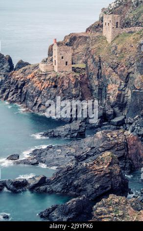 Les mines de la Couronne à Botallack, sur la côte de Cornouailles en Angleterre Banque D'Images