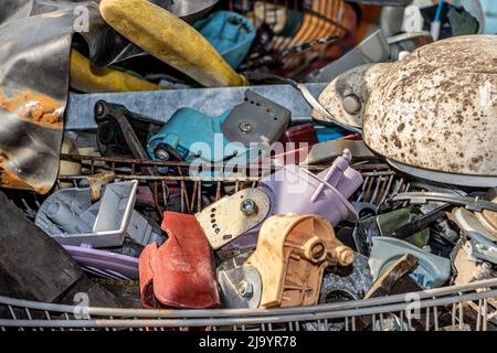 Beaucoup de matériaux et de pièces pour les besoins d'un mécanicien réparateur Banque D'Images