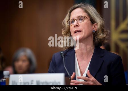 Lara E. Montecalvo se présente devant une audience de la Commission du Sénat sur la magistrature pour sa nomination au poste de juge du circuit des États-Unis pour le premier circuit, dans le bâtiment du bureau du Sénat Dirksen à Washington, DC, Etats-Unis, le mercredi 25 mai, 2022. Photo de Rod Lamkey/CNP/ABACAPRESS.COM Banque D'Images