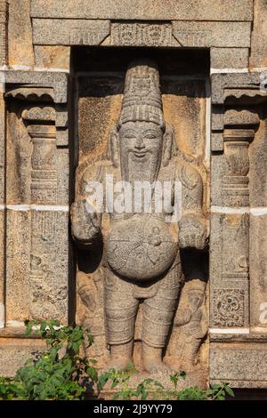 Sculpture de Kulottunga I au temple de Nataraja, Chidambaram, Tamil Nadu, Inde Kulothunga, était un empereur Chola de 11th ans qui a régné pendant cinquante-deux ans Banque D'Images