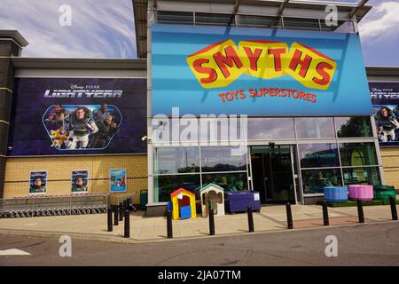 Smiths Toy Superstore de Staples Corner, Brent Cross, Londres, Royaume-Uni Banque D'Images