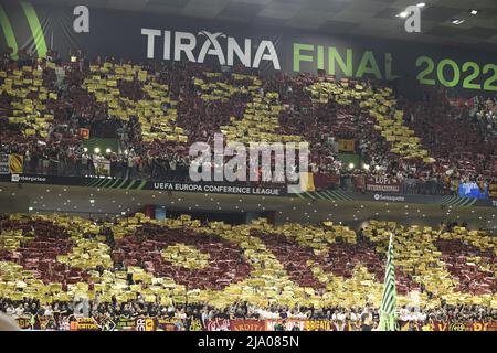 Supporters (Roma) Lors du match de la Ligue des conférences européennes de l'UEFA 2021 2022 entre Roma 1-0 Feyenoord au stade national le 25 mai 2022 à Tirana, en Albanie. (Photo de Maurizio Borsari/AFLO) Banque D'Images