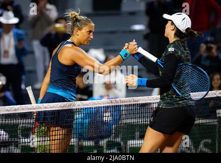 Panna Udvardy de Hongrie et Fernanda Contreras Gomez de Mexique en action lors de la première partie du Roland-Garros 2022, Grand Chelem tournoi de tennis le 24 mai 2022 au stade Roland-Garros de Paris, France - photo: Rob Prange/DPPI/LiveMedia Banque D'Images