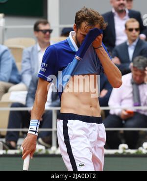 Paris, France. 26th mai 2022. Roland Garros Paris French Open 2022 jour 5 26th mai 2022. Daniil Medvedev (-) remporte le deuxième tour contre Laslo Djere (SRB) Credit: Roger Parker/Alay Live News Banque D'Images