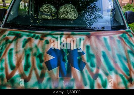 Bakhmut, Ukraine. 24th mai 2022. Un camouflage militaire peint ambulance dans l'hôpital de Bakhmut. (Photo de Rick Mave/SOPA Images/Sipa USA) crédit: SIPA USA/Alay Live News Banque D'Images